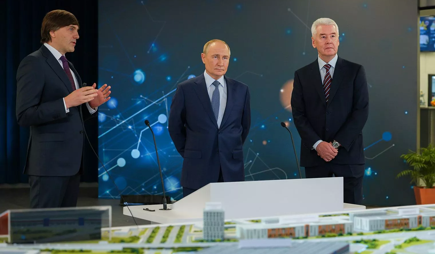 Открытие В.В. Путиным и С.С. Собяниным площадки практической подготовки колледжей Москвы «Руднево» (г. Москва, ул. Сочинская, д. 14 А строение 1)